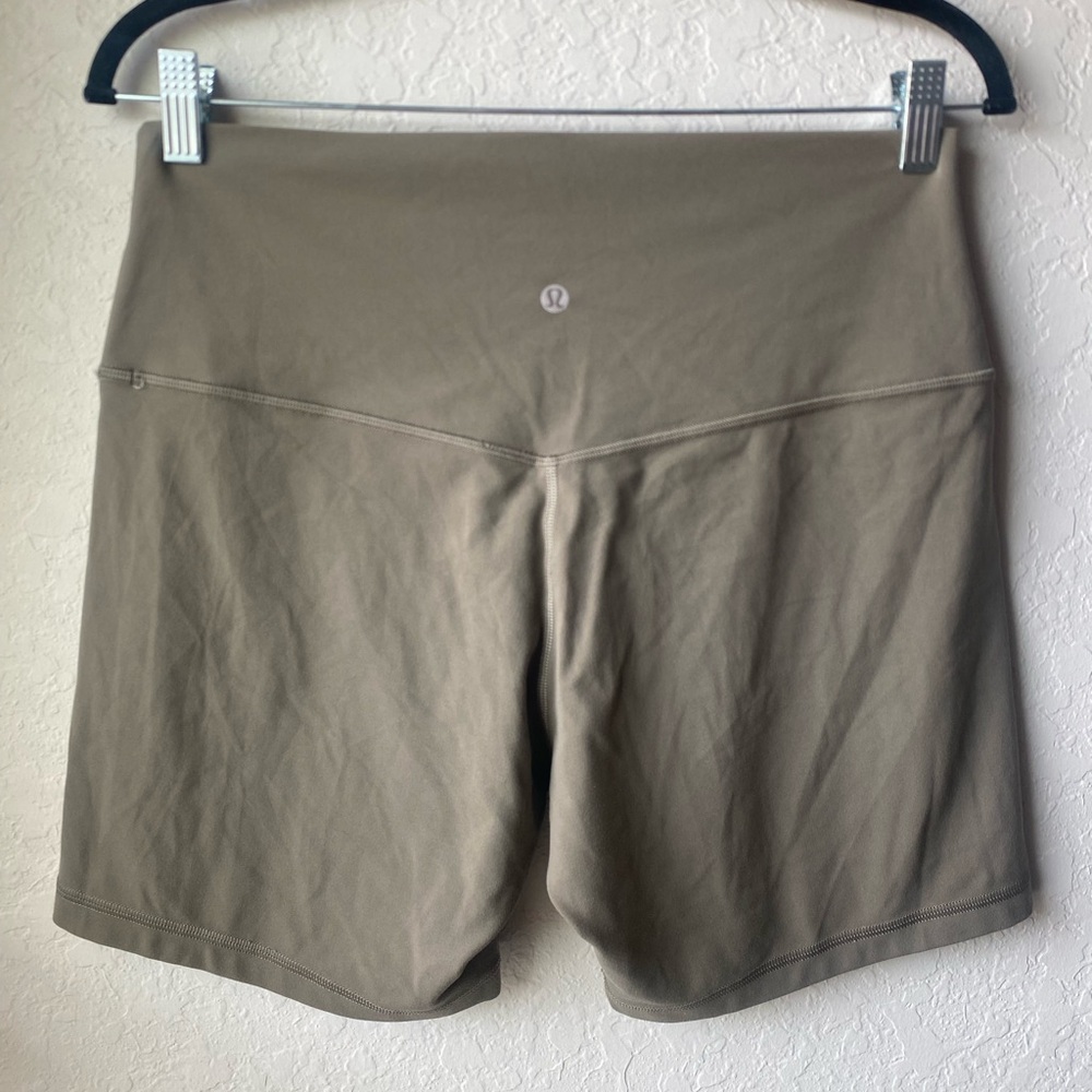 Lululemon Align High-Rise Short 6" in Nomad ~ Size 12 - Picture 4 of 8